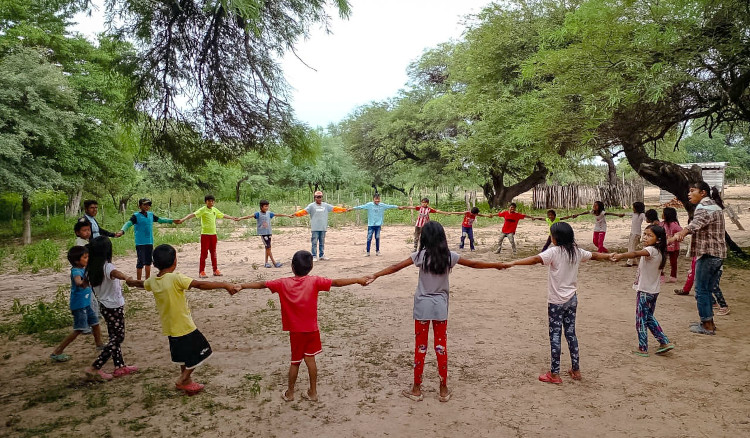 El Gobierno brinda talleres socioeducativos para contener a 400 niños de pueblos indígenas El Gobierno brinda talleres socioeducativos para contener a 400 niños de pueblos indígenas