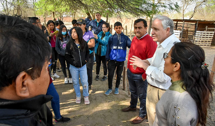 Canepa recorre escuelas en el Departamento Rivadavia Canepa recorre escuelas en el Departamento Rivadavia