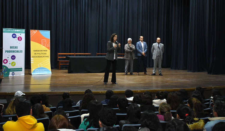 Se entregaron las Becas Provinciales 2024 Fotografía: Se entregaron las Becas Provinciales 2024