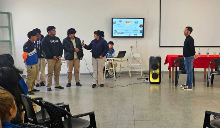 Estudiantes del secundario impulsan un proyecto para mejorar la Plaza Gurruchaga Fotografía: Estudiantes del secundario impulsan un proyecto para mejorar la Plaza Gurruchaga