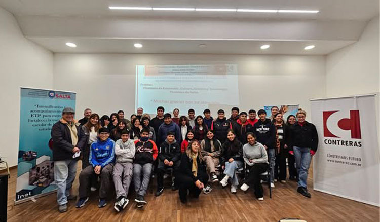 Estudiantes aplican conocimientos en proyectos reales con impacto social Fotografía: Estudiantes aplican conocimientos en proyectos reales con impacto social