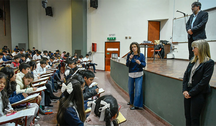 Alumnos de primaria colmaron la UNSa para el certamen MateSalta Fotografía: Alumnos de primaria colmaron la UNSa para el certamen MateSalta