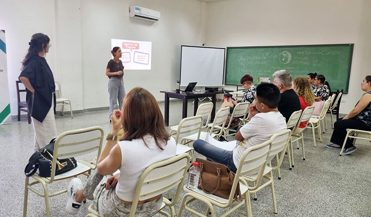 Docentes de colegios secundarios se capacitaron en el Programa Debate Joven Fotografía: Docentes de colegios secundarios se capacitaron en el Programa Debate Joven