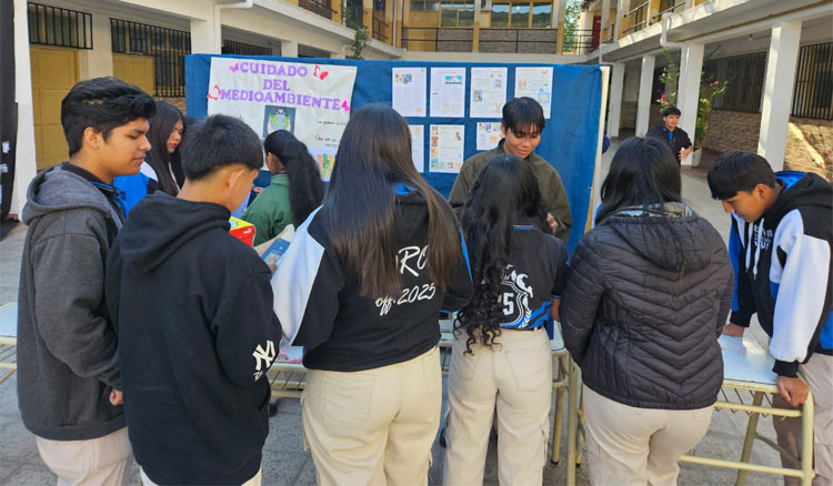 Estudiantes secundarios salteños celebran el Día del Estudiante Solidario Fotografía: Estudiantes secundarios salteños celebran el Día del Estudiante Solidario