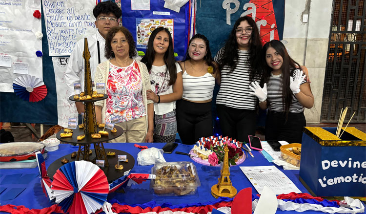 Estudiantes de Idiomas celebraron la Fiesta de la Gastronomía Francesa Estudiantes de Idiomas celebraron la Fiesta de la Gastronomía Francesa