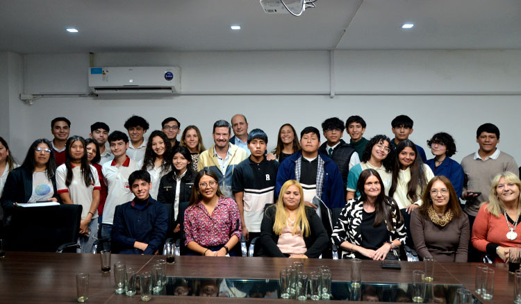 Alumnos salteños semifinalistas en un concurso de Samsung expusieron sus proyectos Fotografía: Alumnos salteños semifinalistas en un concurso de Samsung expusieron sus proyectos