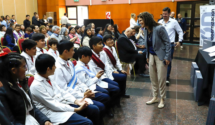 Escuelas rurales de Salta acceden a conectividad con antenas satelitales de alta velocidad Fotografía: Escuelas rurales de Salta acceden a conectividad con antenas satelitales de alta velocidad