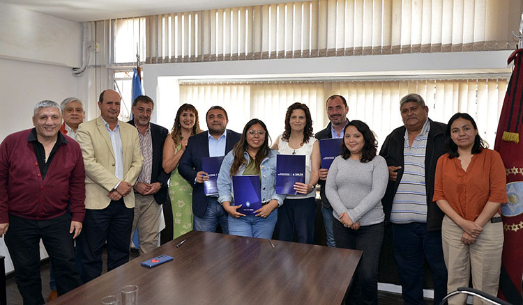 Educación firma convenios con los Municipios para sumar pasantías y capacitaciones Fotografía: Educación firma convenios con los Municipios para sumar pasantías y capacitaciones