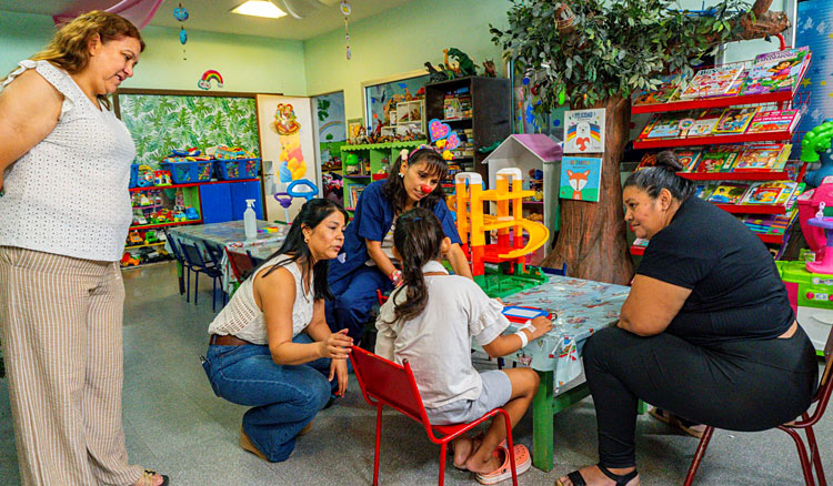 Fotografía Educación sin pausa: cuando la escuela llega al que no puede ir