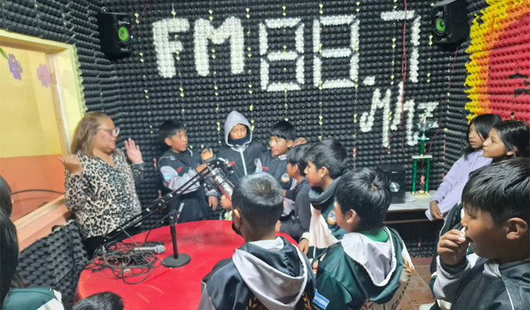 Fotografía: Medios escolares: estudiantes de colegios secundarios producen contenidos radiales