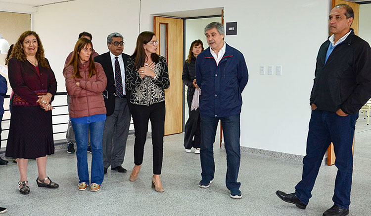 El Ministro de Educación de Córdoba visitó el Instituto de Formación Docente Continua El Ministro de Educación de Córdoba visitó el Instituto de Formación Docente Continua