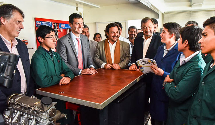 Urtubey: “Cambiamos el paradigma histórico donde Ministerio de Educación es sólo educación formal” Urtubey: “Cambiamos el paradigma histórico donde Ministerio de Educación es sólo educación formal”